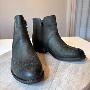 Taos Privilege Women's EU 39 US 9 Green Leather Embroidered Ankle Boots